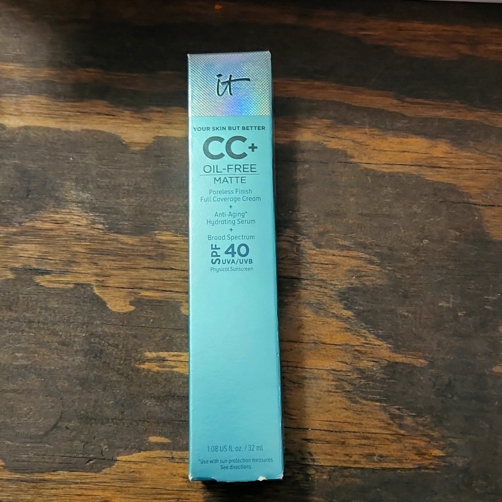 It Cosmetics CC+ Oil-Free Matte Full Coverage Cream